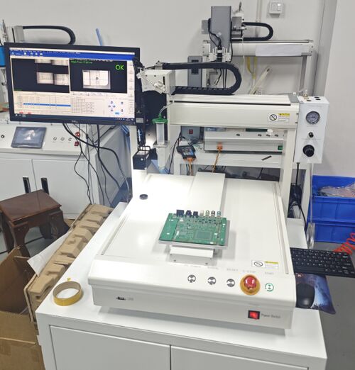 에 대한 최신 회사 뉴스 CCD 피두시얼 프로그래밍 접착제 분배 기계